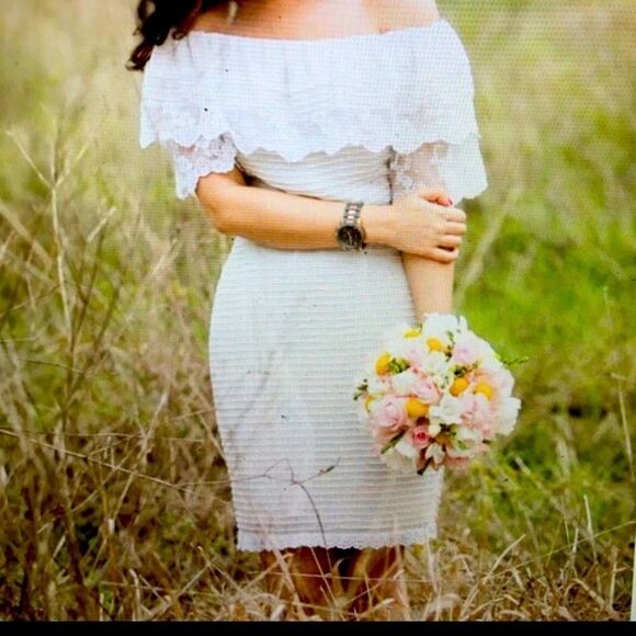 Alice by Temperly White Lace Whispers Off Shoulder Mini Dress Sz 4 - Picture 1 of 14